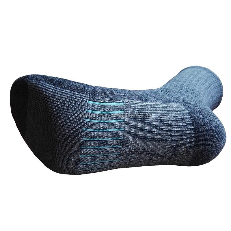 Custom made Winter premium marino wool micro crew socks thermal walking merino wool running socks.jpg